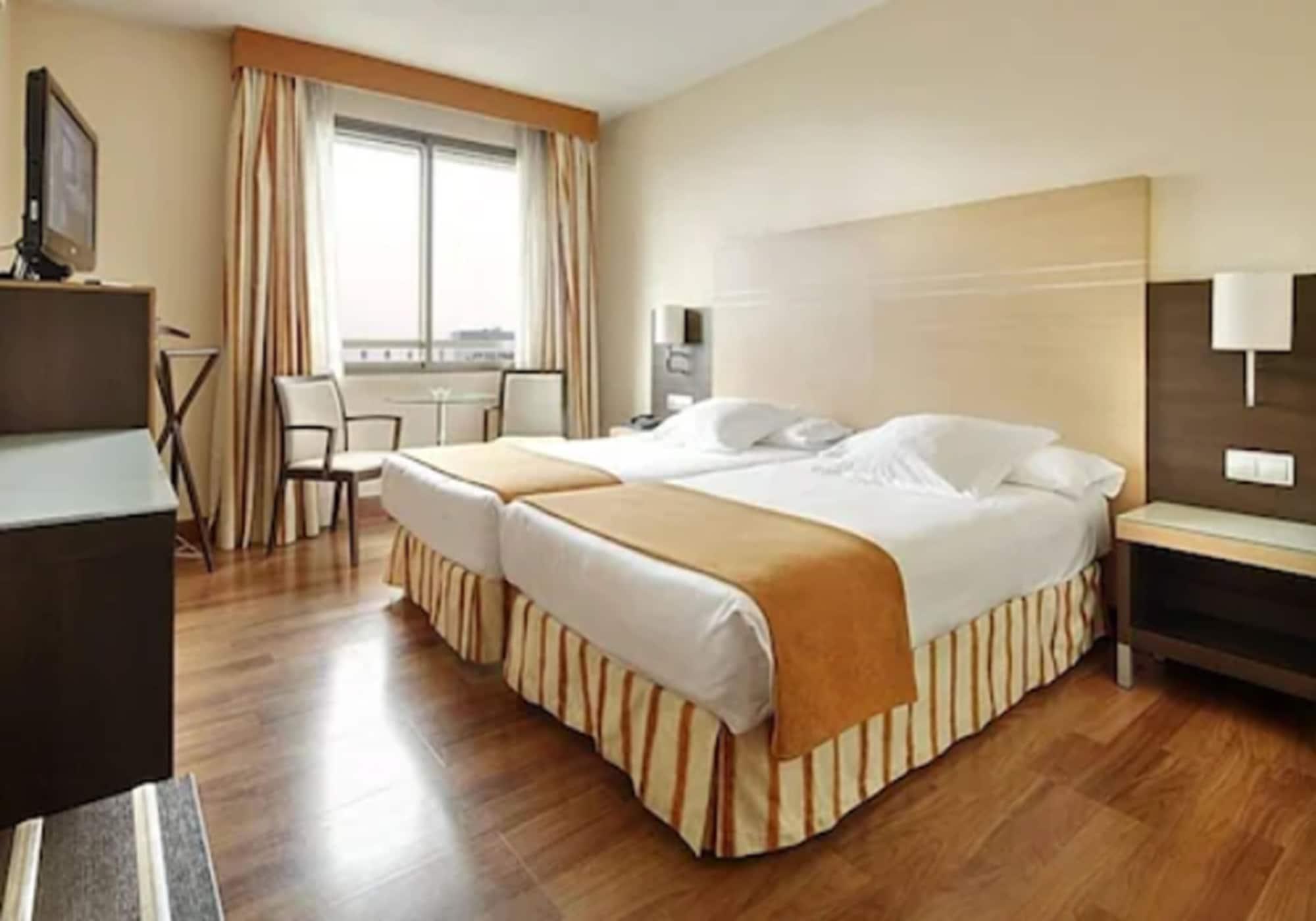 Hotel Blanca De Navarra ปัมโปลนา ภายนอก รูปภาพ